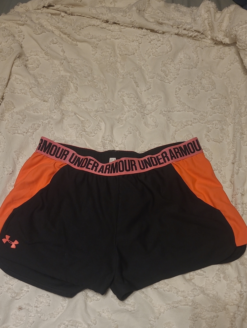 Under Armour Women’s Black with Orange Pink Trim Athletic Shorts Size Xl